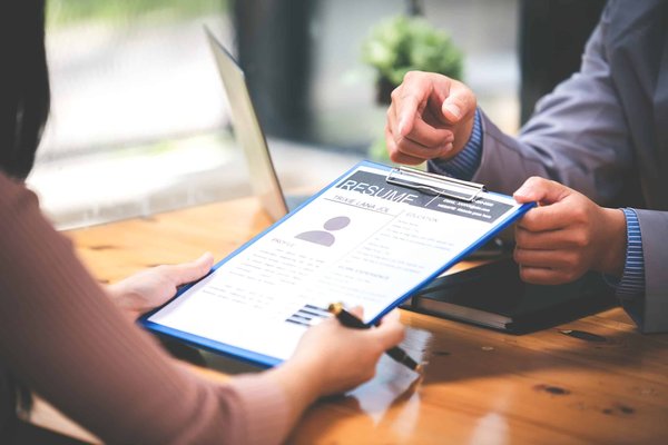 Critères essentiels pour trouver un site d'emploi Luçon fiable